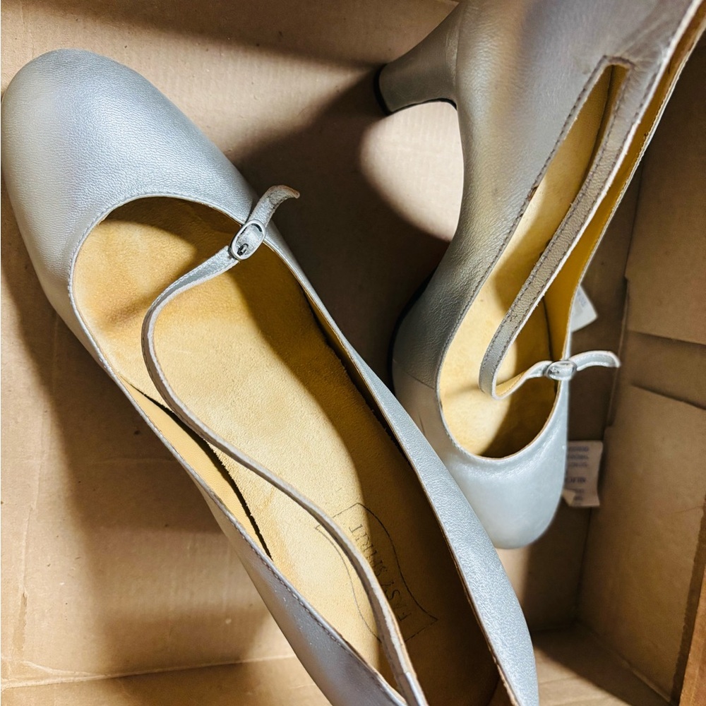 Easy Spirit Silver Mary Jane Leather Shoes